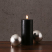 Vorschau: LED Stumpenkerze MIA - Echtwachs - realistische 3D Flamme - H: 15cm - Batteriebetrieb - schwarz Vorschau: LED Stumpenkerze MIA - Echtwachs - realistische 3D Flamme - H: 15cm - Batteriebetrieb - schwarz