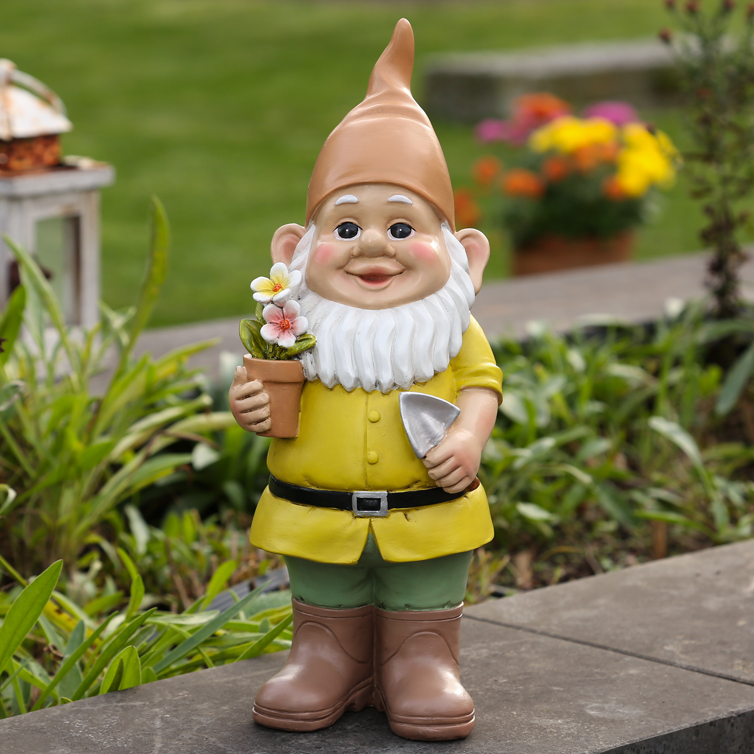 Gartenzwerg SKORRI Zwerg mit Blume u. Schaufel Dekofigur