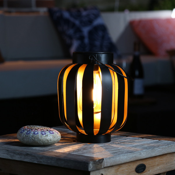 LED Solar Laterne - hängend/stehend - Metall - warmweiße LED - H: 21cm - Lichtsensor - schwarz, gold