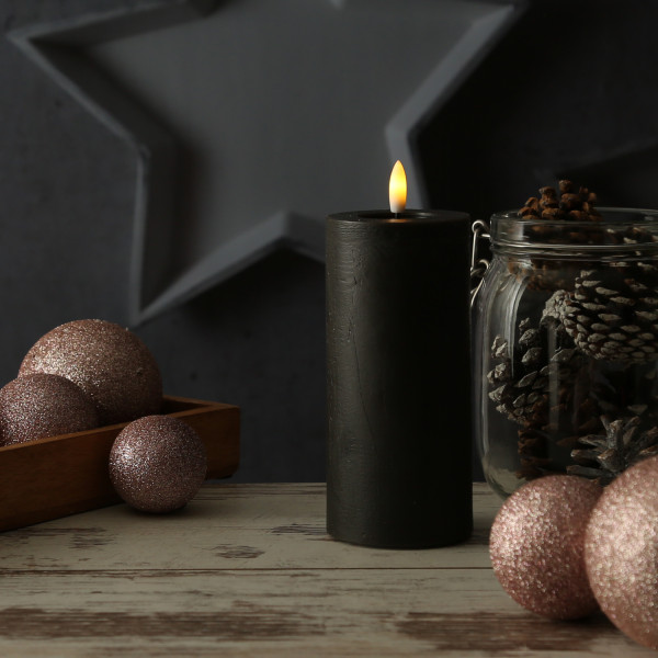 LED Kerze LINA - Rustik-Optik - Echtwachs - H: 15cm - D: 7cm - Batterie - Timer - schwarz