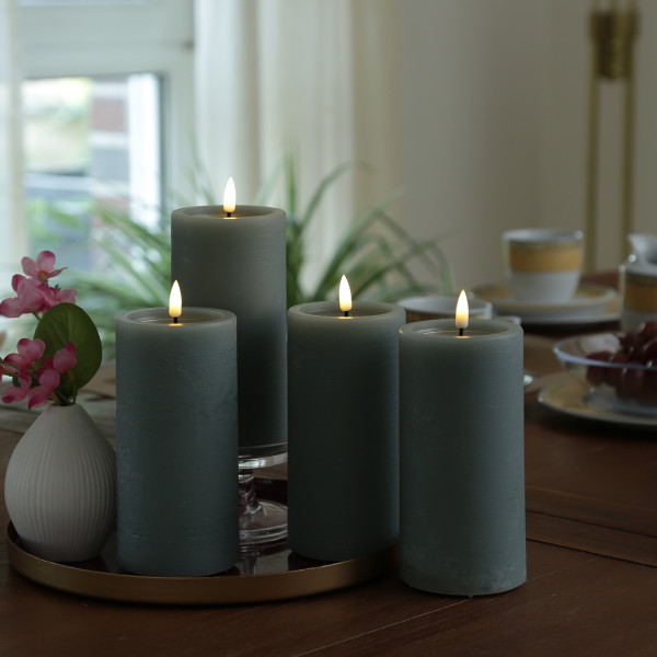 LED Kerzenset UNIQUE - Rustik-Optik - H: 15cm - mit Batterien und Fernbedienung - grün - 4er Set