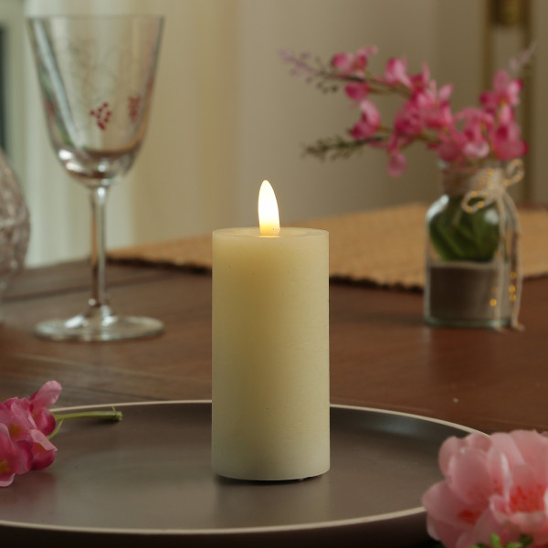 LED Kerze LINA - Rustik-Optik - Echtwachs - 3D Flamme - H: 12,5cm - D: 5cm - Timer - creme