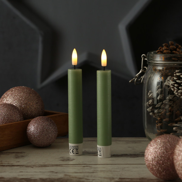 LED Stabkerzen LINA - Rustik-Optik - Echtwachs - 3D Flamme - H: 16cm - Timer - grün - 2er Set