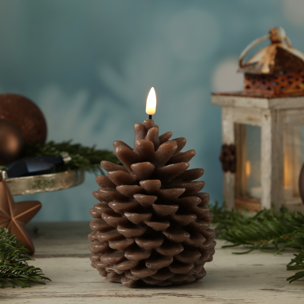 LED Kerze Zapfen - Echtwachs - flackernde 3D Flamme - H: 13cm - D: 10cm - Batteriebetrieb - braun