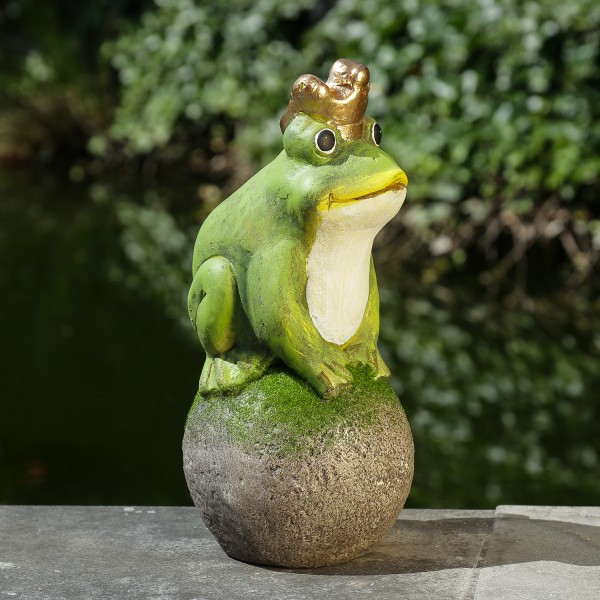 Froschkönig auf Kugel - Gartenfigur - Dekofigur - Magnesia - H: 36cm - für Außen - grün