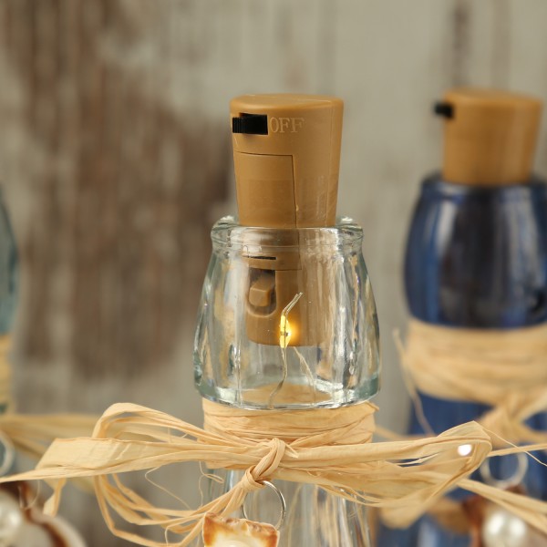 LED Dekoflasche MARITIM mit Juteseil und LED Drahtlichterkette - H: 28cm - hellblau