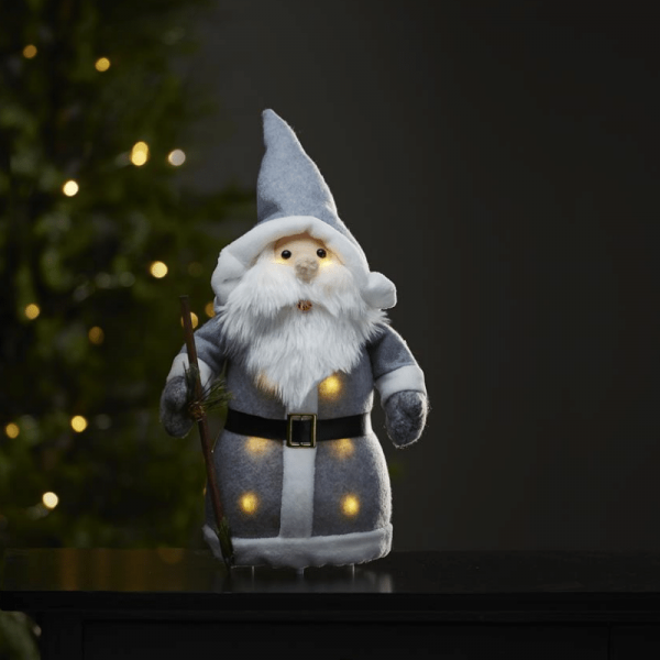 LED Stoff-Figur Weihnachtsmann - graue Mütze & Schal - 8 warmweiße LED - H: 38cm - Batteriebetri