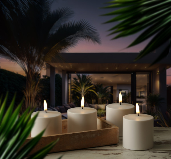 LED Kerzen - 4 wiederaufladbare LED Stumpenkerzen - H: 6,8cm - D: 6,8cm - Timer - weiß - für Außen