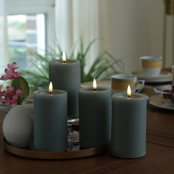 LED Kerzenset UNIQUE - Rustik-Optik - H: 12,5cm - mit Batterien und Fernbedienung - grün - 4er Set