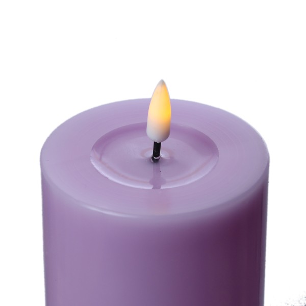 LED Stumpenkerze MIA - Echtwachs - realistische 3D Flamme - H: 20cm - D: 5cm - lavendel