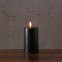 Vorschau: LED Stumpenkerze MIA - Echtwachs - realistische 3D Flamme - H: 15cm - Batteriebetrieb - schwarz Vorschau: LED Stumpenkerze MIA - Echtwachs - realistische 3D Flamme - H: 15cm - Batteriebetrieb - schwarz