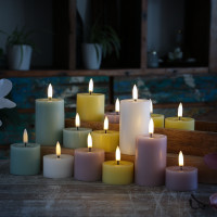 Vorschau: LED Mini Kerze THEA - Echtwachs - 3D Flamme mit Wachsspiegel - D: 5cm - H: 7,5cm - Timer - weiß Vorschau: LED Mini Kerze THEA - Echtwachs - 3D Flamme mit Wachsspiegel - D: 5cm - H: 7,5cm - Timer - weiß