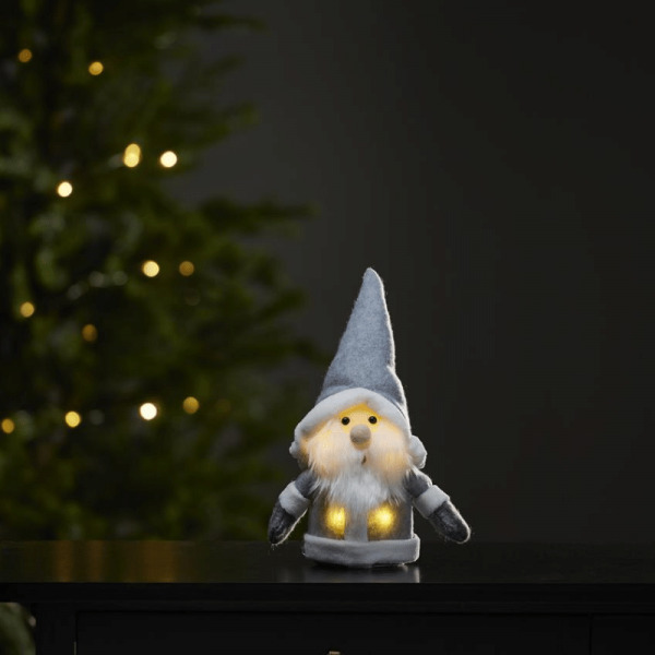 LED Stoff-Figur Weihnachtsmann - graue Mütze & Schal - 4 warmweiße LED - H: 24cm - Batteriebetrieb
