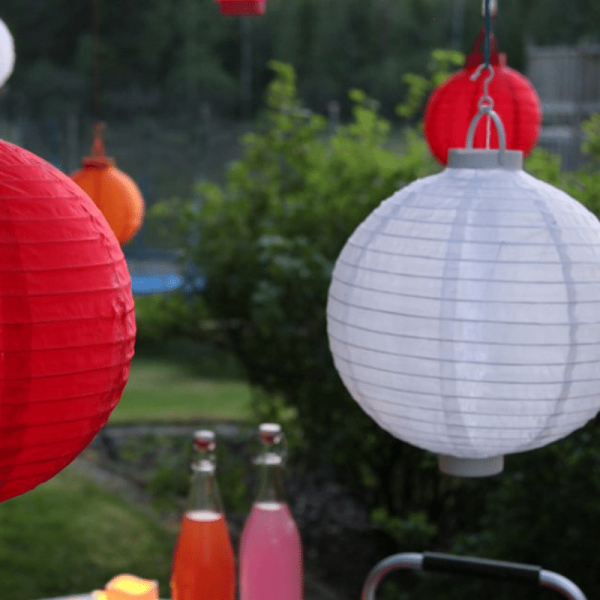 LED Solar Lampion FESTIVAL - kaltweiße LED - D: 20cm - Dämmerungssensor - mit Montagehaken - weiß