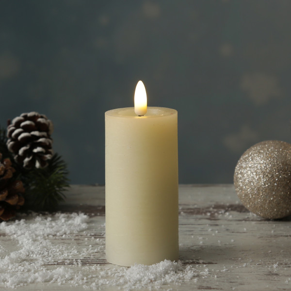 LED Kerze LINA - Rustik-Optik - Echtwachs - 3D Flamme - H: 12,5cm - D: 5cm - Timer - creme