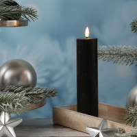 Vorschau: LED Stumpenkerze MIA - Echtwachs - realistische 3D Flamme - H: 20cm - D: 5cm - schwarz Vorschau: LED Stumpenkerze MIA - Echtwachs - realistische 3D Flamme - H: 20cm - D: 5cm - schwarz