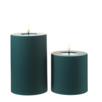Vorschau: LED Stumpenkerze MIA - Kunststoff - realistische 3D Flamme - H: 10cm - D: 10cm - Außen - dunkelgrün Vorschau: LED Stumpenkerze MIA - Kunststoff - realistische 3D Flamme - H: 10cm - D: 10cm - Außen - dunkelgrün