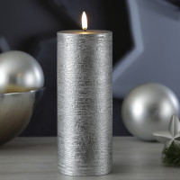 Vorschau: LED Kerze PIA - Rustik-Optik - Echtwachs - H: 20cm - D: 7,8cm - Timer - bis zu 1000 Std. - silber Vorschau: LED Kerze PIA - Rustik-Optik - Echtwachs - H: 20cm - D: 7,8cm - Timer - bis zu 1000 Std. - silber