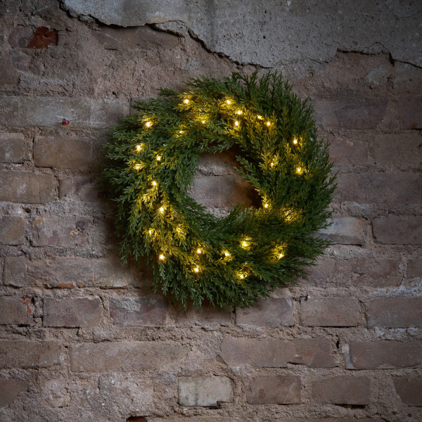 LED Tannenkranz THUJA - 30 warmweiße LED - D: 45cm - Timer - Batterie - für Außen - grün