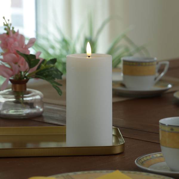 LED Kerze UNIQUE - Rustik-Optik - Echtwachs - H: 15cm - D: 7,5cm - bis zu 1500 Std. - weiß