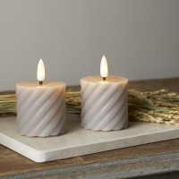 LED Stumpenkerze SWIRL - Echtwachs - warmweiße 3D Flamme - H: 7,5cm - Timer - grau - 2er Set LED Stumpenkerze SWIRL - Echtwachs - warmweiße 3D Flamme - H: 7,5cm - Timer - grau - 2er Set