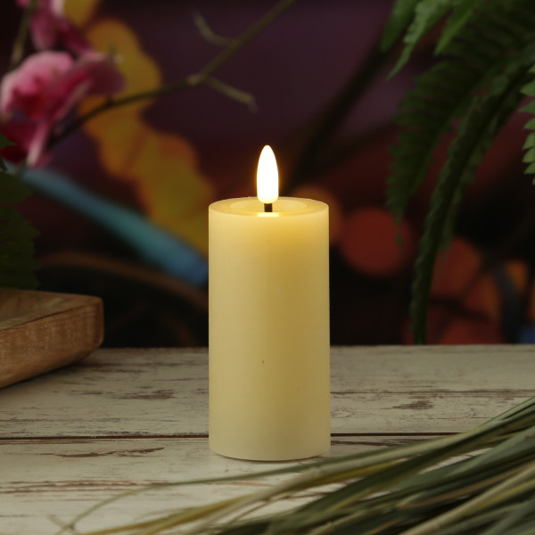 LED Kerze LINA - Rustik-Optik - Echtwachs - 3D Flamme - H: 12,5cm - D: 5cm - Timer - creme