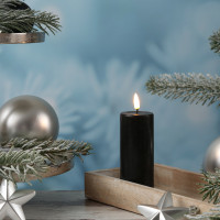 LED Stumpenkerze MIA - Echtwachs - realistische 3D Flamme - H: 12,5cm - D: 5cm - schwarz LED Stumpenkerze MIA - Echtwachs - realistische 3D Flamme - H: 12,5cm - D: 5cm - schwarz