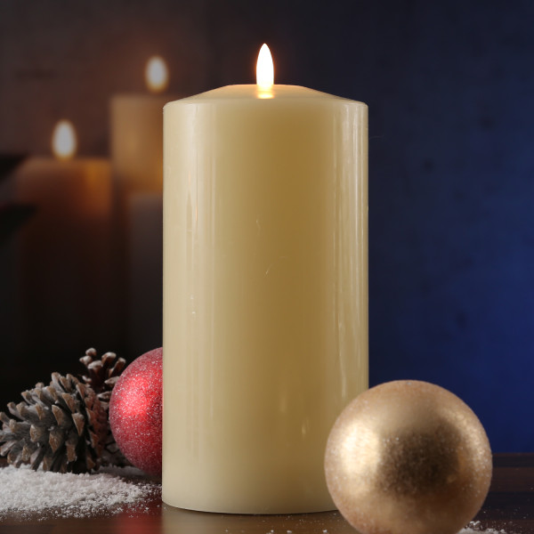 LED Kerze - Echtwachs - flackernde 3D Flamme - H: 22cm D: 10cm - Batterie - Timer - creme