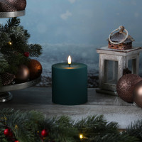 Vorschau: LED Stumpenkerze MIA - Kunststoff - realistische 3D Flamme - H: 10cm - D: 10cm - Außen - dunkelgrün Vorschau: LED Stumpenkerze MIA - Kunststoff - realistische 3D Flamme - H: 10cm - D: 10cm - Außen - dunkelgrün