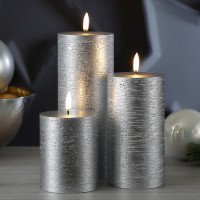 Vorschau: LED Kerze PIA - Rustik-Optik - Echtwachs - H: 20cm - D: 7,8cm - Timer - bis zu 1000 Std. - silber Vorschau: LED Kerze PIA - Rustik-Optik - Echtwachs - H: 20cm - D: 7,8cm - Timer - bis zu 1000 Std. - silber