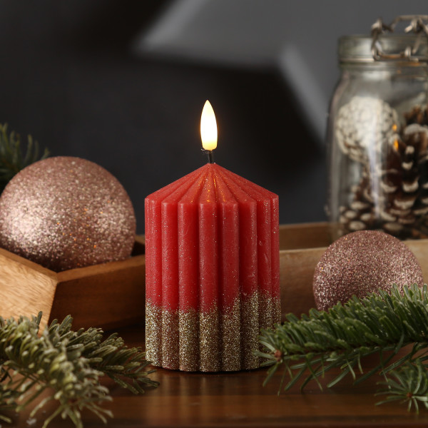 LED Kerze LIV - gerillt - Echtwachs - 3D Flamme - H: 10cm - D: 7cm - Timer - rot/gold