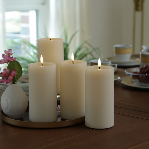 LED Kerzenset UNIQUE - Rustik-Optik - H: 15cm - mit Batterien und Fernbedienung - creme - 4er Set