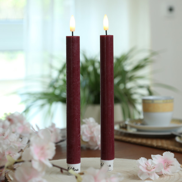 LED Stabkerzen LINA - Rustik-Optik - Echtwachs - 3D Flamme - H: 24cm - Timer - bordeauxrot - 2er Set