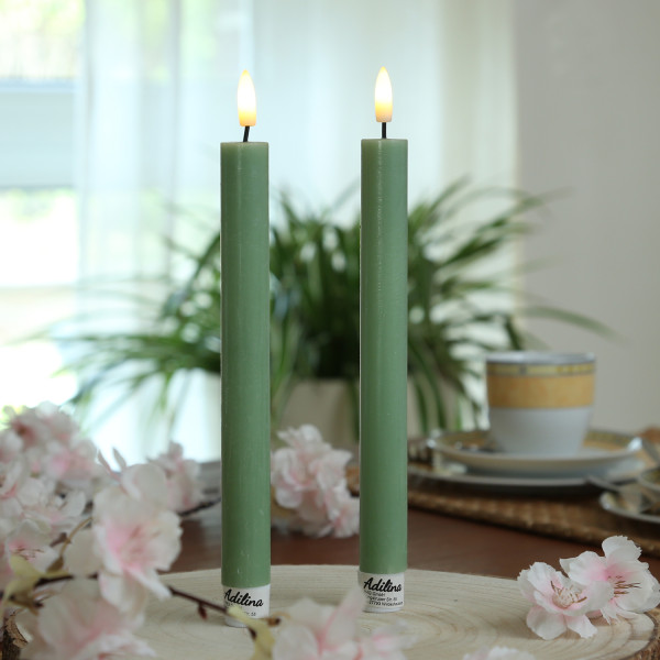 LED Stabkerzen LINA - Rustik-Optik - Echtwachs - 3D Flamme - H: 24cm - Timer - grün - 2er Set