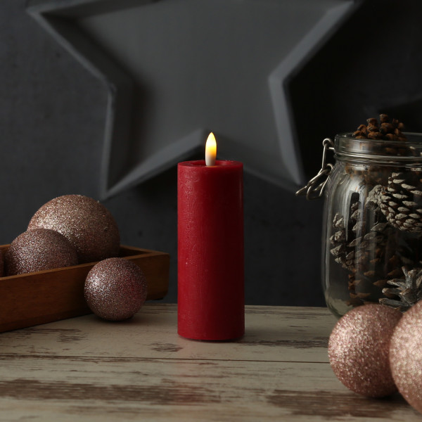 LED Kerze LINA - Rustik-Optik - Echtwachs - 3D Flamme - H: 12,5cm - D: 5cm - Batterie - Timer - rot