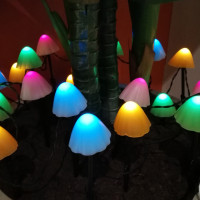 Vorschau: LED Lichterkette Mini Pilze - 20 Gartenstecker mit Erdspießen - 8 Funkt. - Timer - L: 3,8m - bunt Vorschau: LED Lichterkette Mini Pilze - 20 Gartenstecker mit Erdspießen - 8 Funkt. - Timer - L: 3,8m - bunt